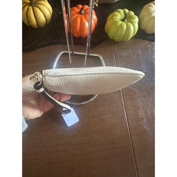 Coach X Disney Collaboration Minnie Mouse Wristlet Women’s EUC - Picture 3 of 9